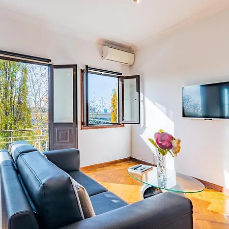 Riverside Centre Apartman *